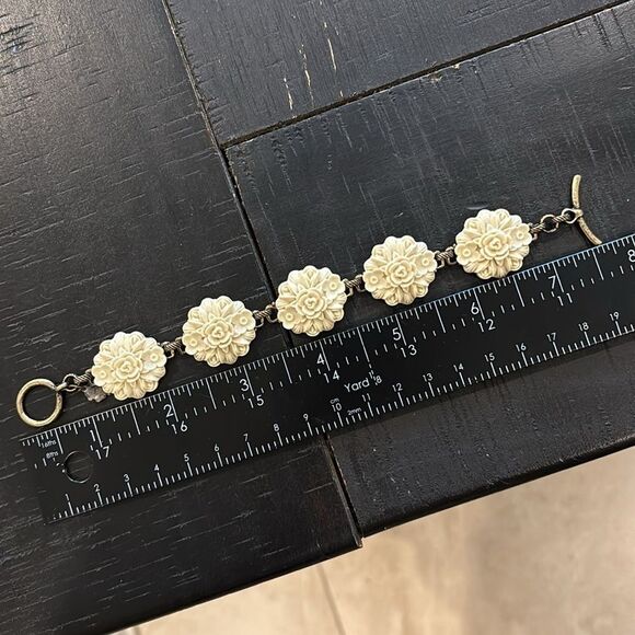 Vintage Lucky Brand Carved Roses Flowers Burnished Gold Toggle Bracelet​​​ - Picture 6 of 6